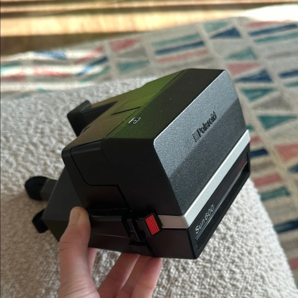 Polaroid Sun 600 Instant Camera - Black and Silver - Picture 4 of 4